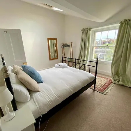 Bohemian Family With Gorgeous Garden Holiday home Bristol