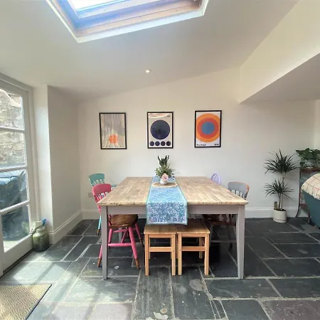 Bohemian Family With Gorgeous Garden Holiday home Bristol